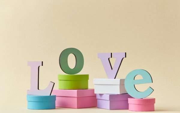 Finding unique anniversary gift ideas that your partner will love becomes easy when you focus on emotions, memories, and personalization.