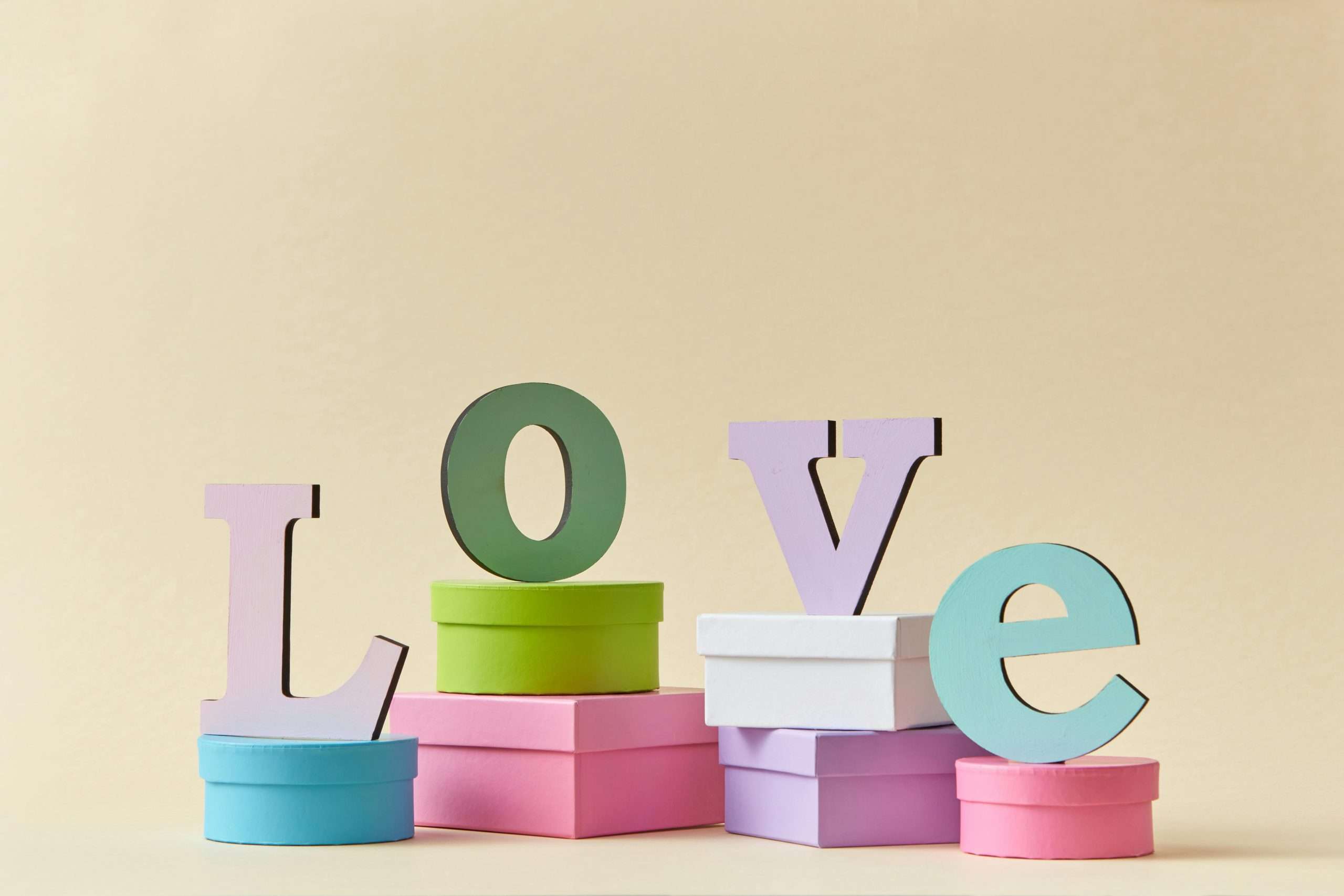 Finding unique anniversary gift ideas that your partner will love becomes easy when you focus on emotions, memories, and personalization.